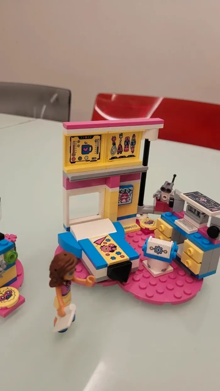 Lego Friends n°41329 La chambre Labo d'Olivia - photo numéro 2