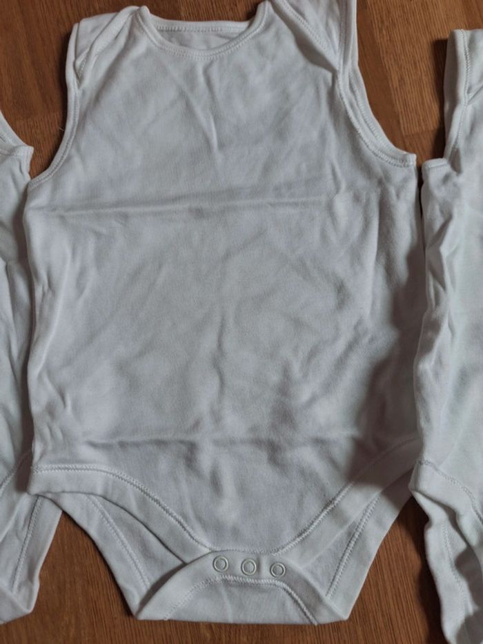Lot de bodies sans manches - photo numéro 3
