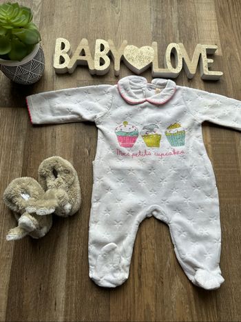- Pyjama Gemo   - 1 mois - bon état, mini tache