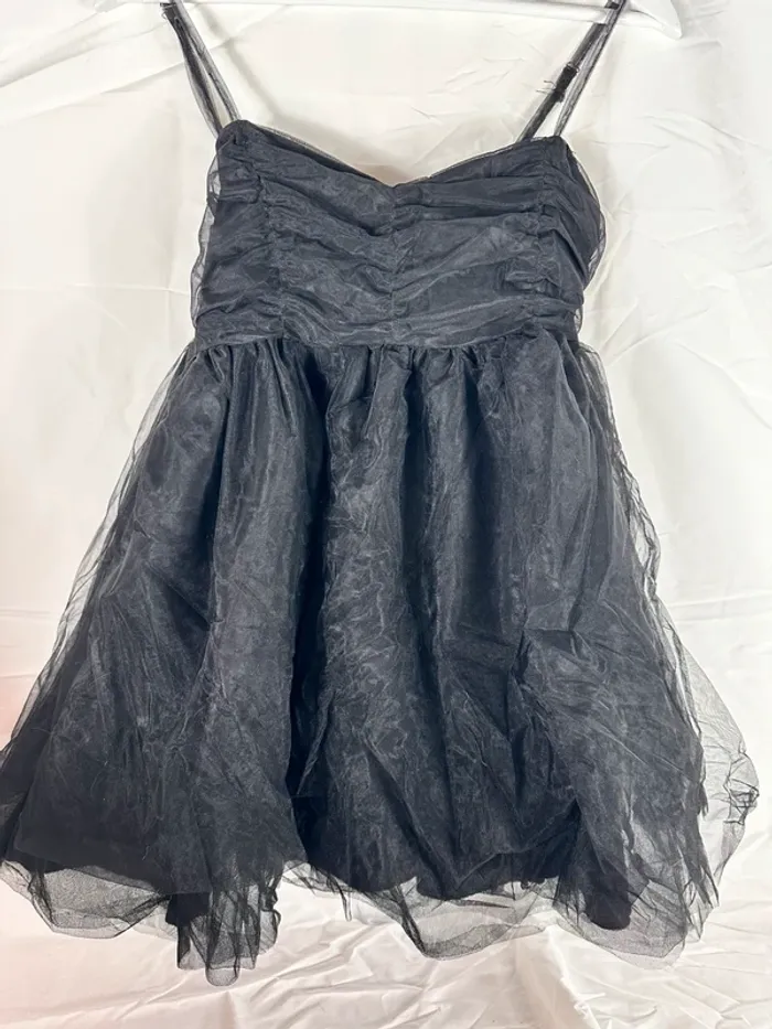 Robe noir YesStyle