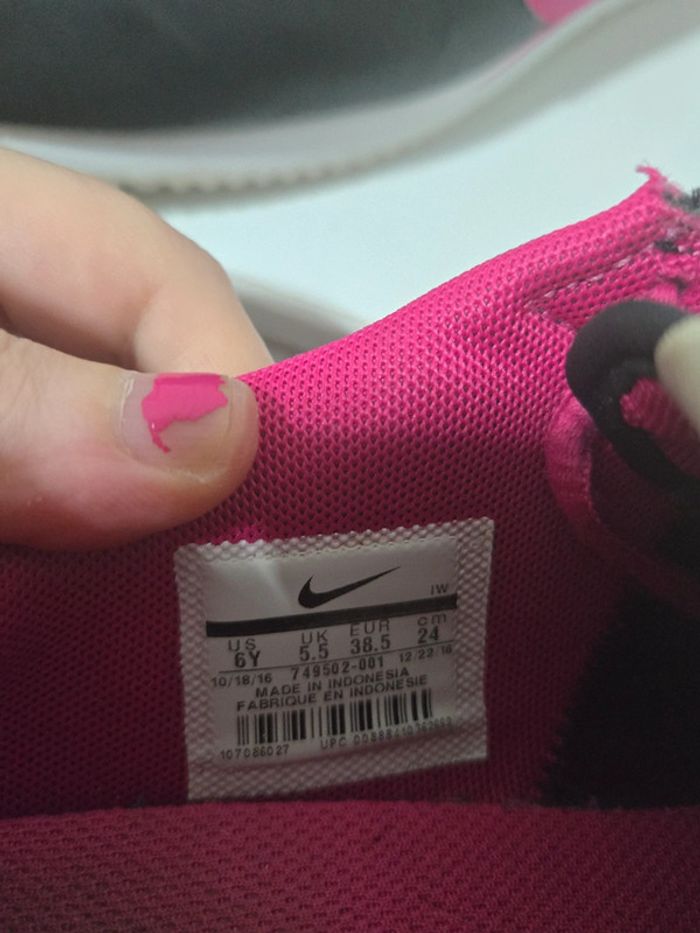 Basket nike cortez rose et noir - photo numéro 5