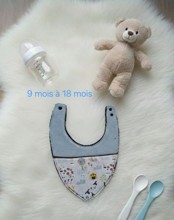Bavoir bandana 9 mois à 18 mois Création fait main artisanale 