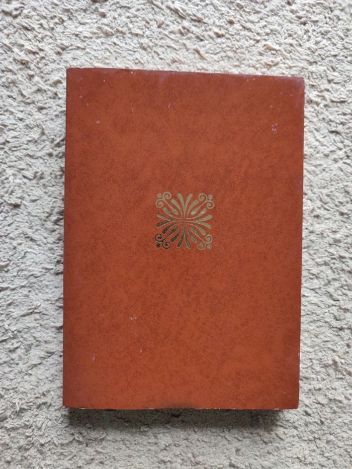 Livre de 1976 contenant 2 histoires