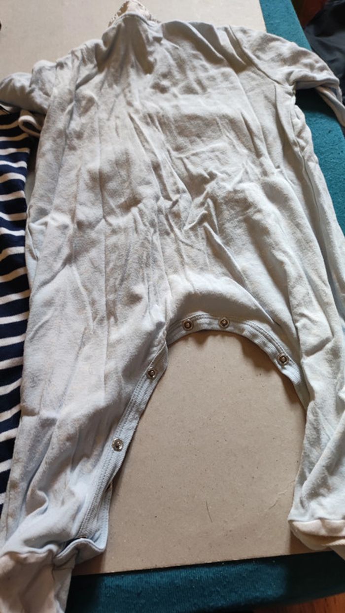 lot 9 mois salopette et un pyjama fin - photo numéro 5