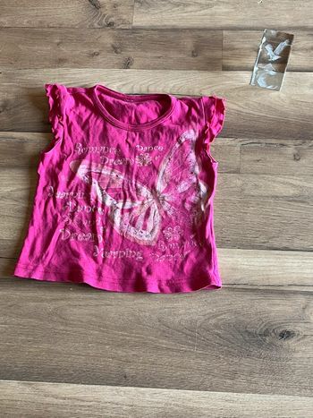 Je vend un tee shirt fille 3 ans très bon état