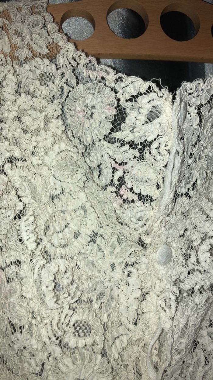 Gilet en dentelle blanche avec boutons taille S/M - photo numéro 3