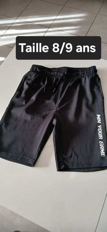Short garçon Taille 8/9 ans marque Primark 