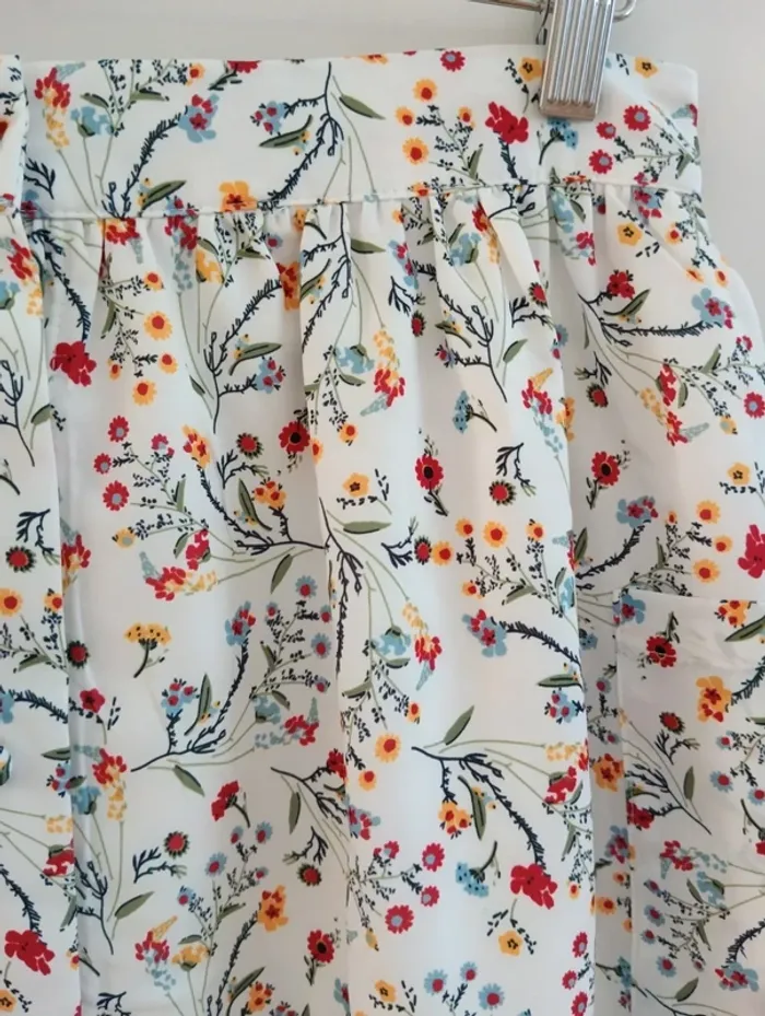 Jupe courte boutonnée blanches fleurs multicolores taille L - photo numéro 6
