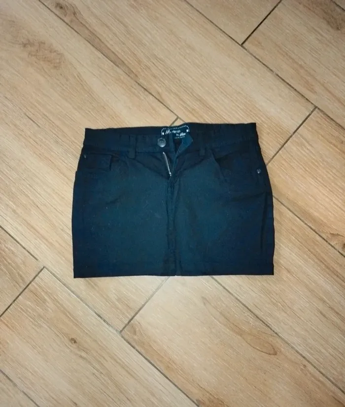 Jupe noire Taille 36 neuve