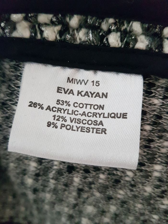 Veste noire et blanche brillante, matière épaisse. Eva Kayan. T42, 47cm aux aisselles, 53cm de haut. - photo numéro 5