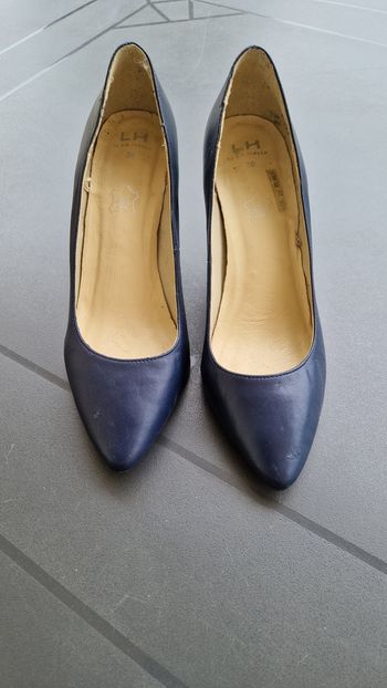 escarpins bleu marine P 36  talon  8 cm en cuir