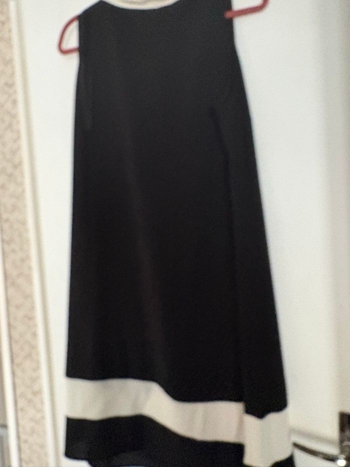 Robe de cocktail sans manche - photo numéro 4