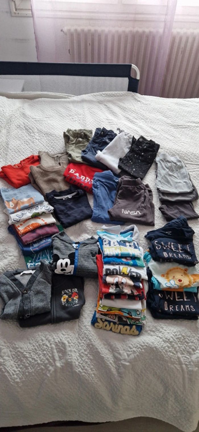 Lot 35 vêtements garçon 2 et 3 ans
