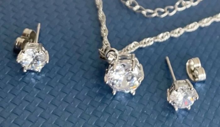 🎁 Neuf dans emballage. #noel. Idéal cadeaux de Noël. Boucles d’oreilles et colliers pendentif. - photo numéro 3