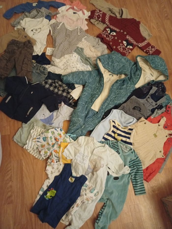 Lot vêtements 6-9 mois (42 pièces)