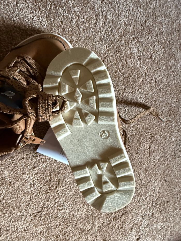 Superbes bottines garçon neuves avec étiquette pointure 25 - photo numéro 8