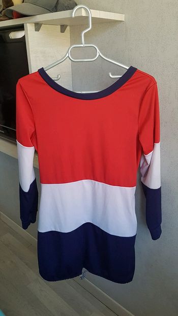 Robe rouge, blanche et bleue