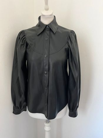 Chemisier en simili cuir noir Zara XS
