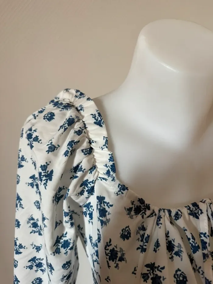 Robe longue blanc à fleur bleu en très bon état taille S - photo numéro 7