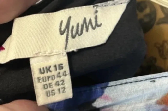 Robe d'été neuve tiisu fleuri Yumi taille 44 - photo numéro 3