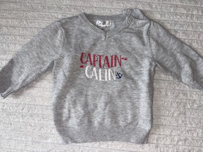 Pull captain câlin