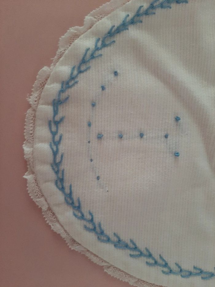 Bavoirs anciens rebrodés - photo numéro 2