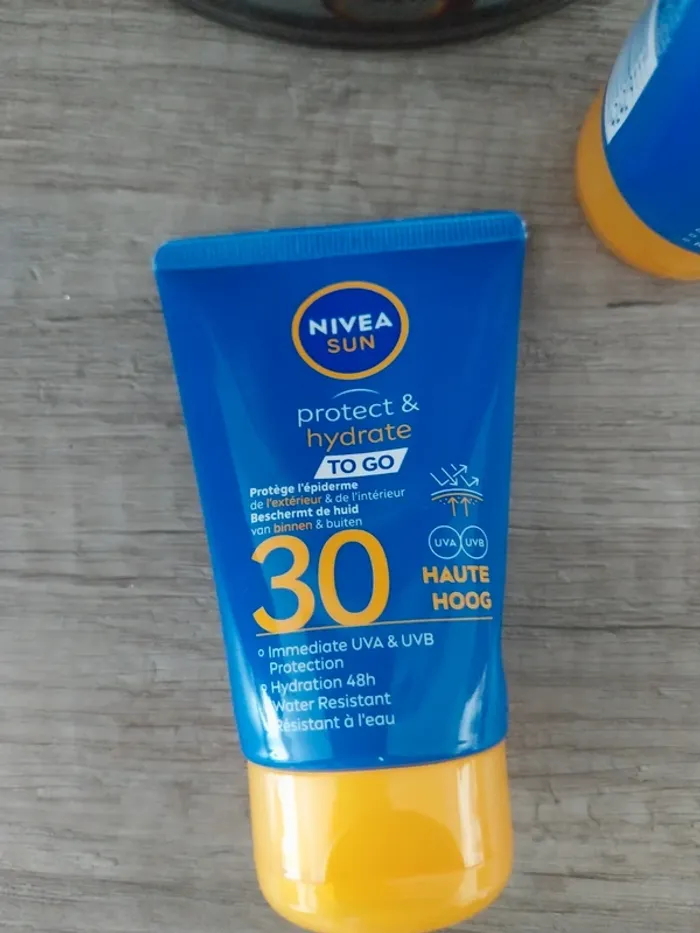 Lots crème solaire Nivea indice 30 - photo numéro 2