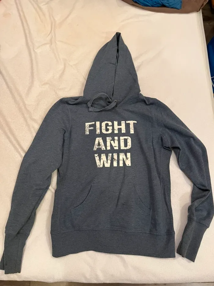Pull bleu