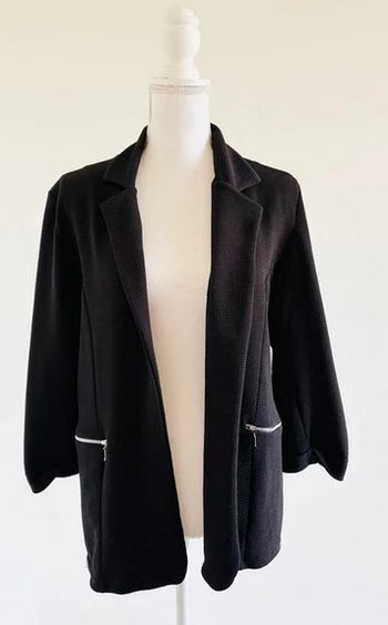 Veste type blazer noir d'une boutique indépendante