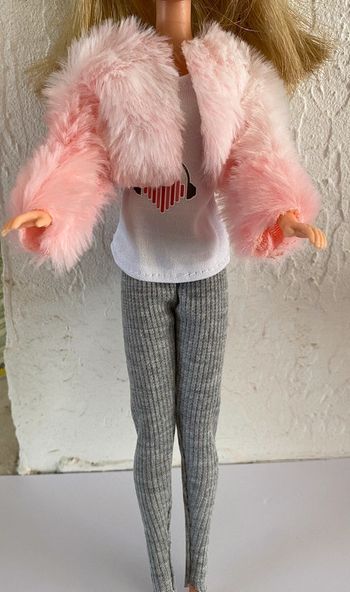 Vêtement pour poupée barbie