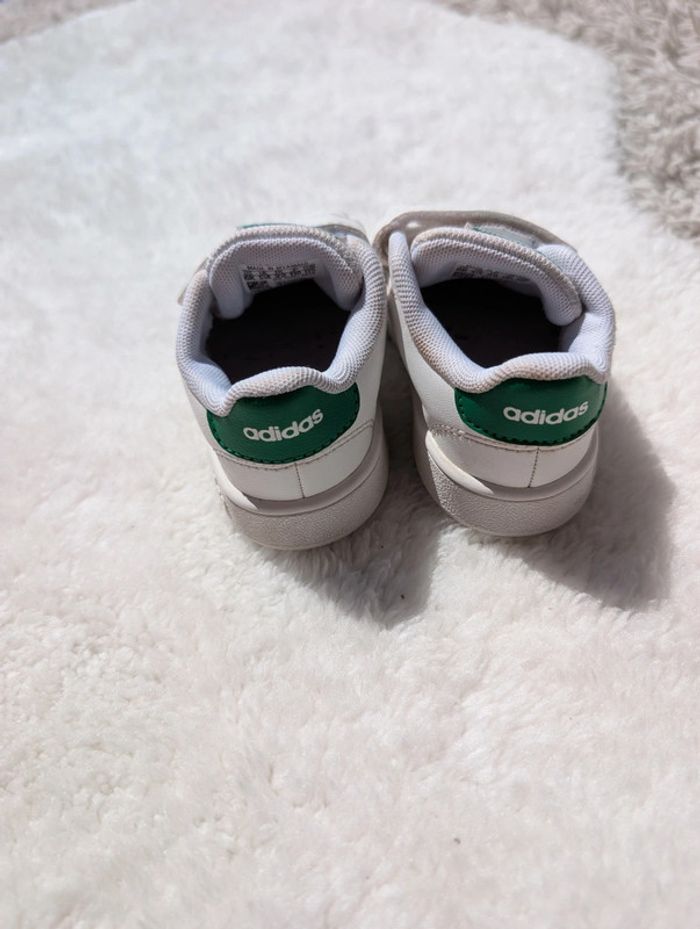 Basket adidas t.22 - photo numéro 4
