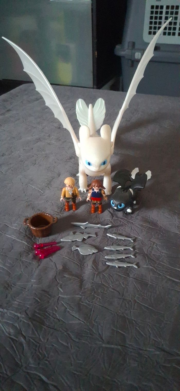 Lot Figurines "Comment Dresser Votre Dragon" - Furie Nocturne Blanche, Bébé Dragon Noir et Enfants de Harold & Astride - photo numéro 2