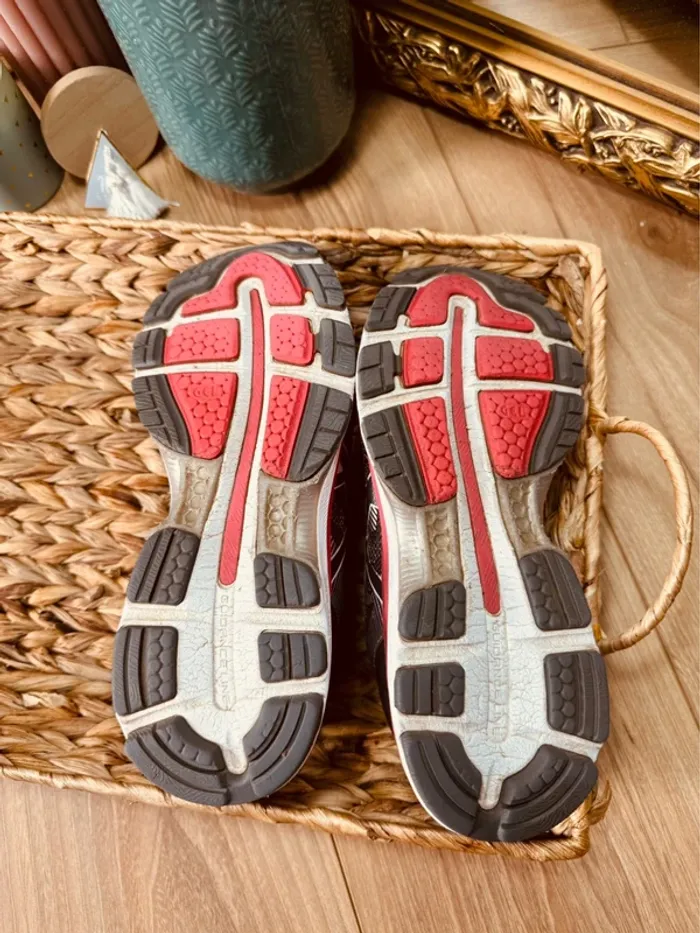 Pointure 37,5 baskets running femme ASICS grises et rose 🩷 - photo numéro 5