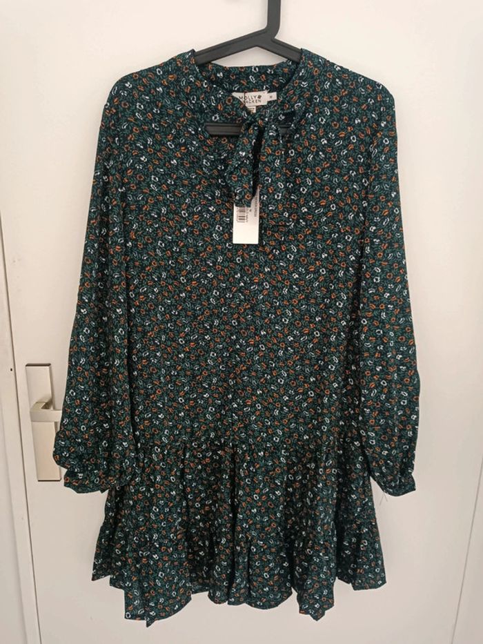 Robe motif fleurs col V lavallière Taille MMolly Bracken Neuf avec étiquette - photo numéro 2