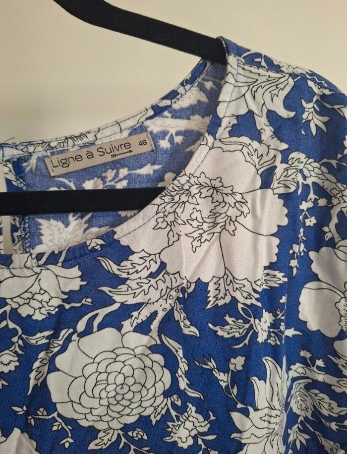 Robe à Fleurs Bleues et Blanches – Ligne à Suivre (Taille 46) – Très Bon État - photo numéro 2