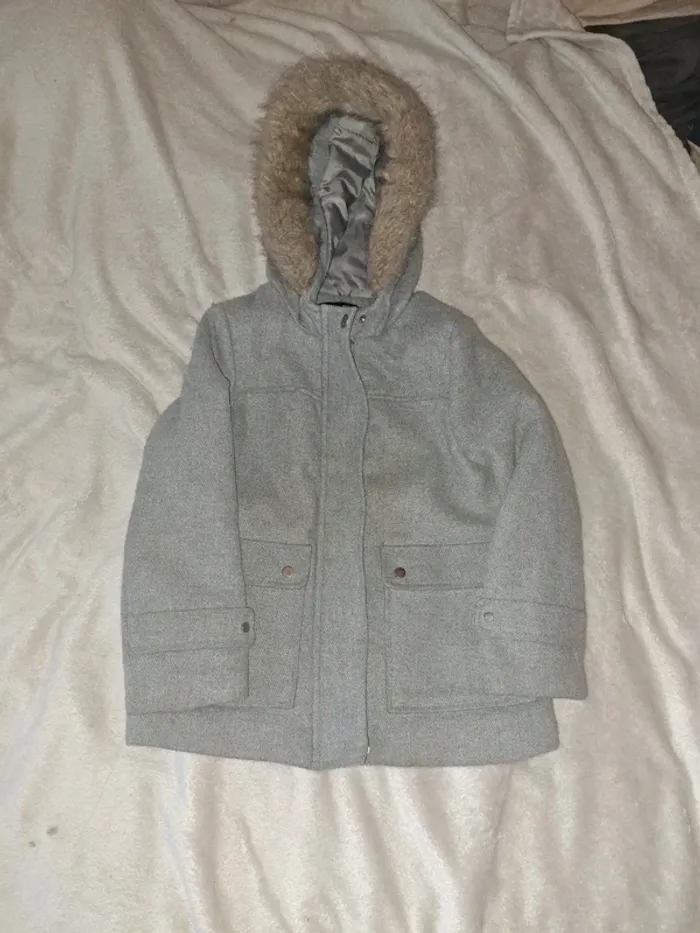 Gros manteau chaud à capuche Kiabi fille 8 ans – très bon état