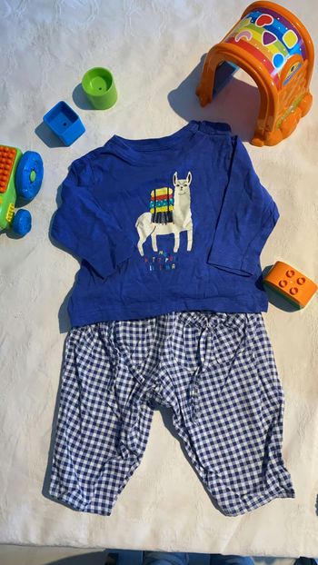 Ensemble 6 mois en bon état