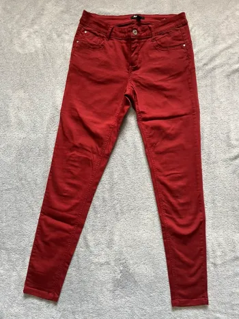 Pantalon rouge, taille 38