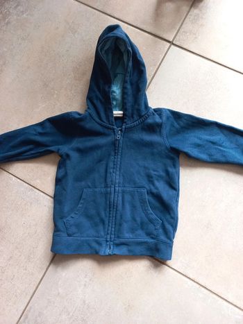 Sweat à capuche bleu marine H et M 6/9 mois