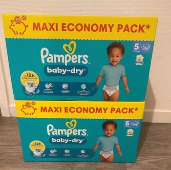 2 cartons de couches Pampers taille 5