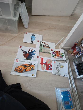 Lot 7 notices lego