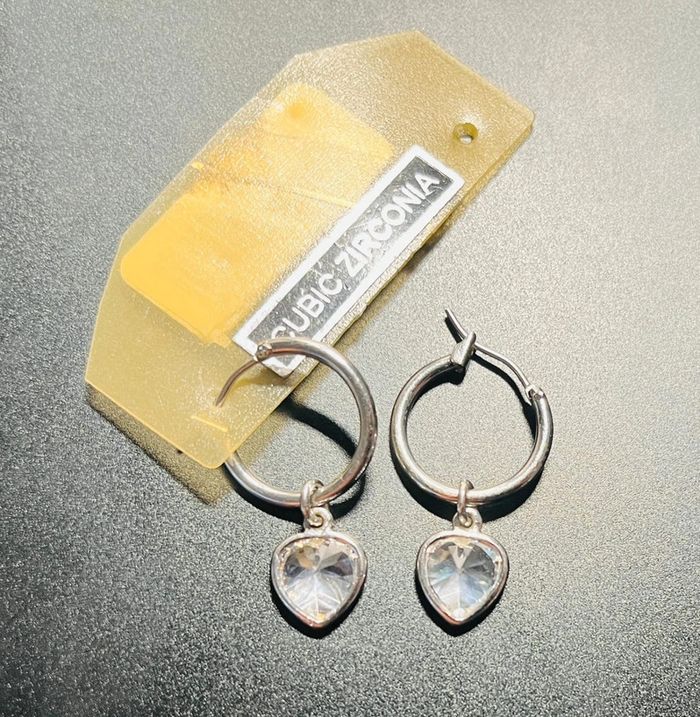 💍petites creoles argentés pendantes avec coeur en zircon - photo numéro 6