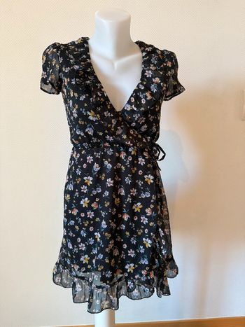 Robe d’été à fleur en très bon état tally weijl taille XS