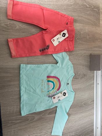 Ensemble t shirt manche longue et pantalon 6 mois neuf etiquette