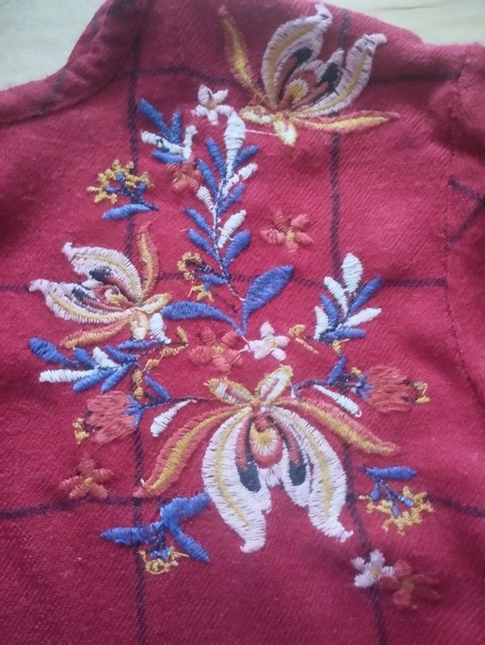 Très jolie blouse à carreaux rouge - photo numéro 3