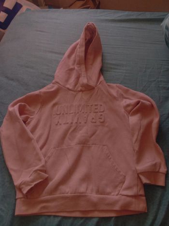 Sweat rose à capuche avec poche centrale taille 8 ans