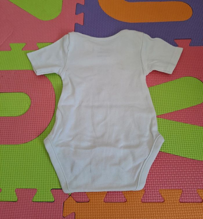 Body manches courtes blanc, C&A, taille 1 mois (56 cm) - photo numéro 2