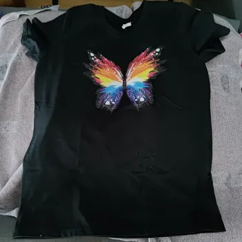 T-shirt motif papillon multicolore