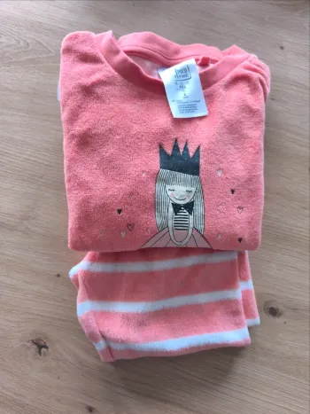 Pyjama 2 pièces , fille , 4 ans , en velours , excellent état
