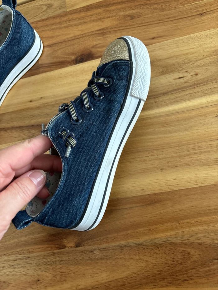 Basket en toile bleue et dorée - photo numéro 5